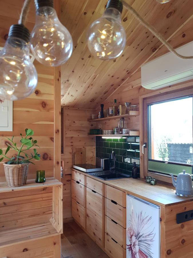 Zirbenholz Tiny House Waldhauszeit am See Mücke Exterior foto